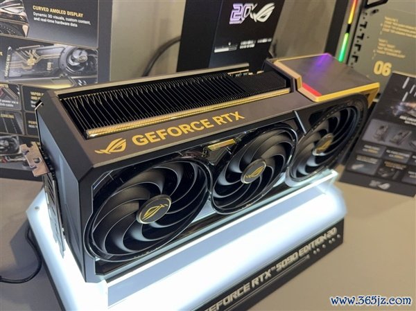 ROG夜神RTX 5090 20周年追思卡发布：4槽巨兽解锁800W！